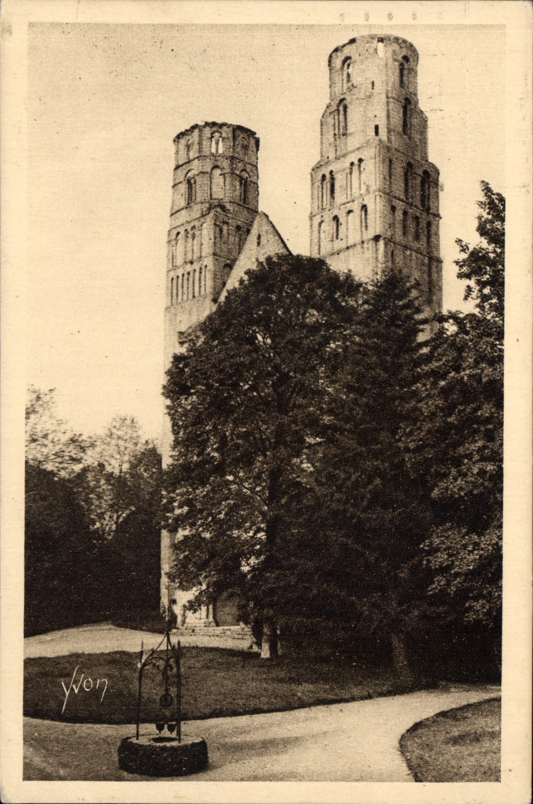 CPA Normandie De Rouen au Havre Ruine de l'Abbaye de Jumieges 
