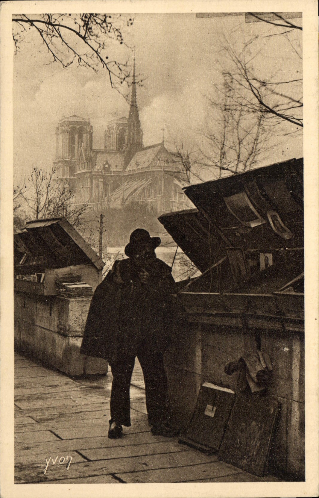 CPA Paris Le Type parfair du Bouquiniste