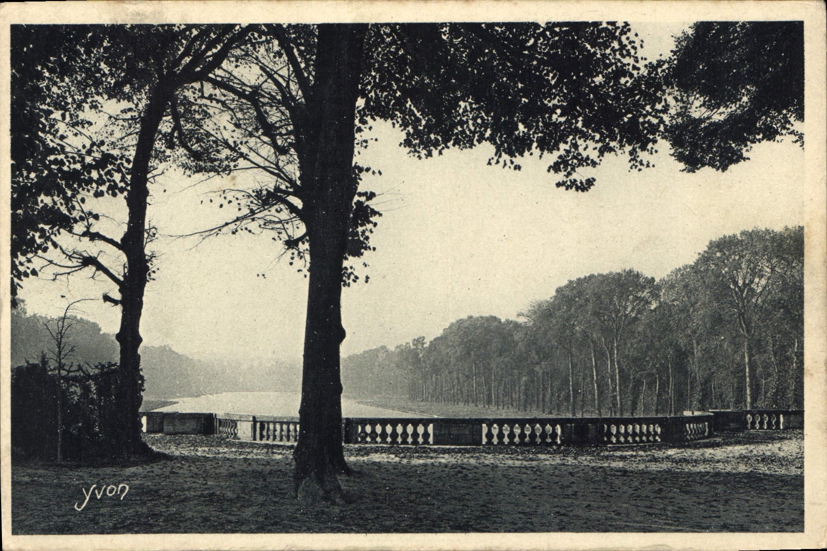 CPA Versailles Parc du Grand Trianon Terrasse de l'Escalier du Grand Canal 