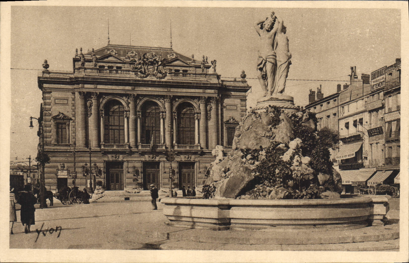 CPA Montpellier Herault Le Theatre et la Fontaine des Trois Graces