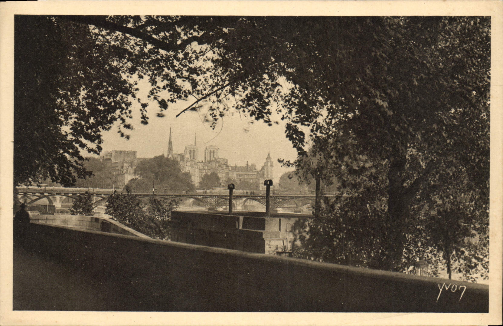 CPA Paris Quai du Louvre Vue sur la Cite 