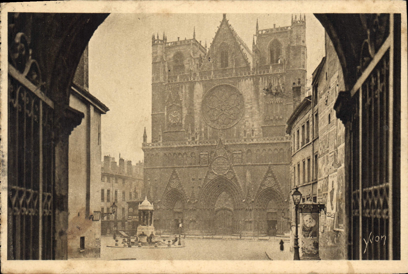 CPA Lyon Cathedrale Saint Jean 
