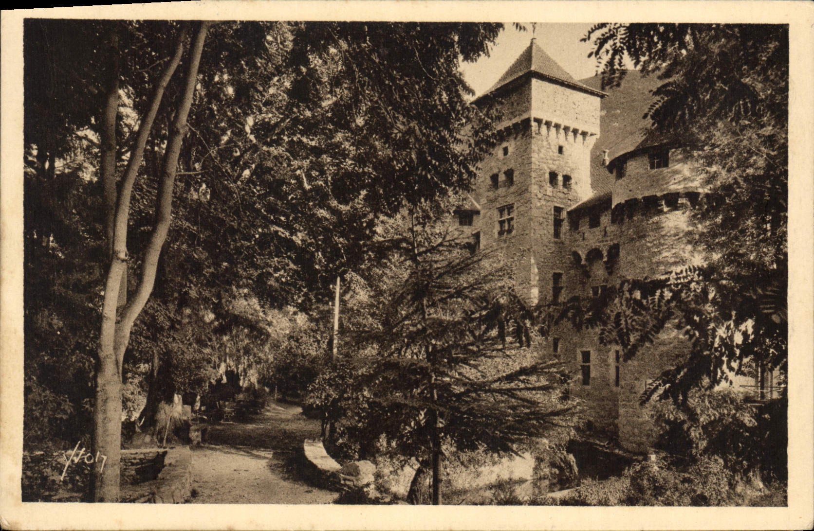 CPA Gorges du Tarn Chateau de La Caze XV siecle Lozere vu de la route
