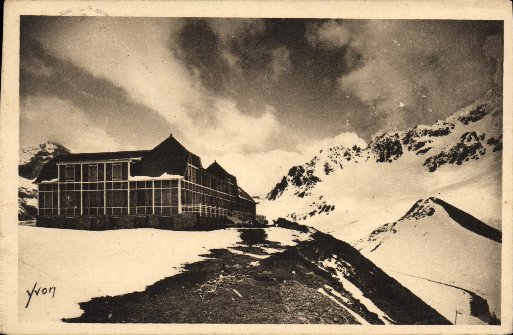 CPA Les Alpes Le Chalet du P L M au Lautaret