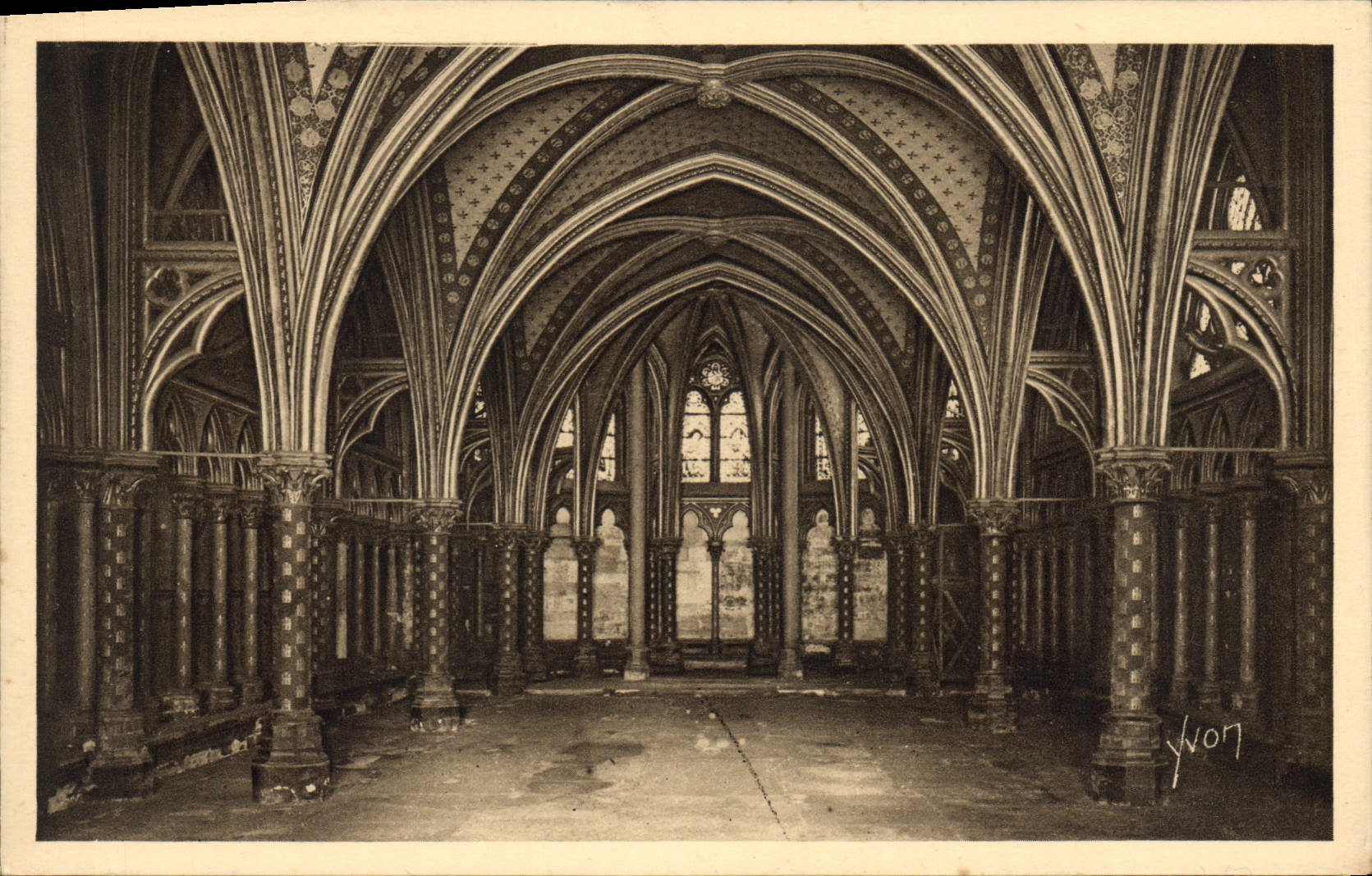 CPA La Sainte Chapelle Interieur de la Chapelle Basse Holy Chapel inside