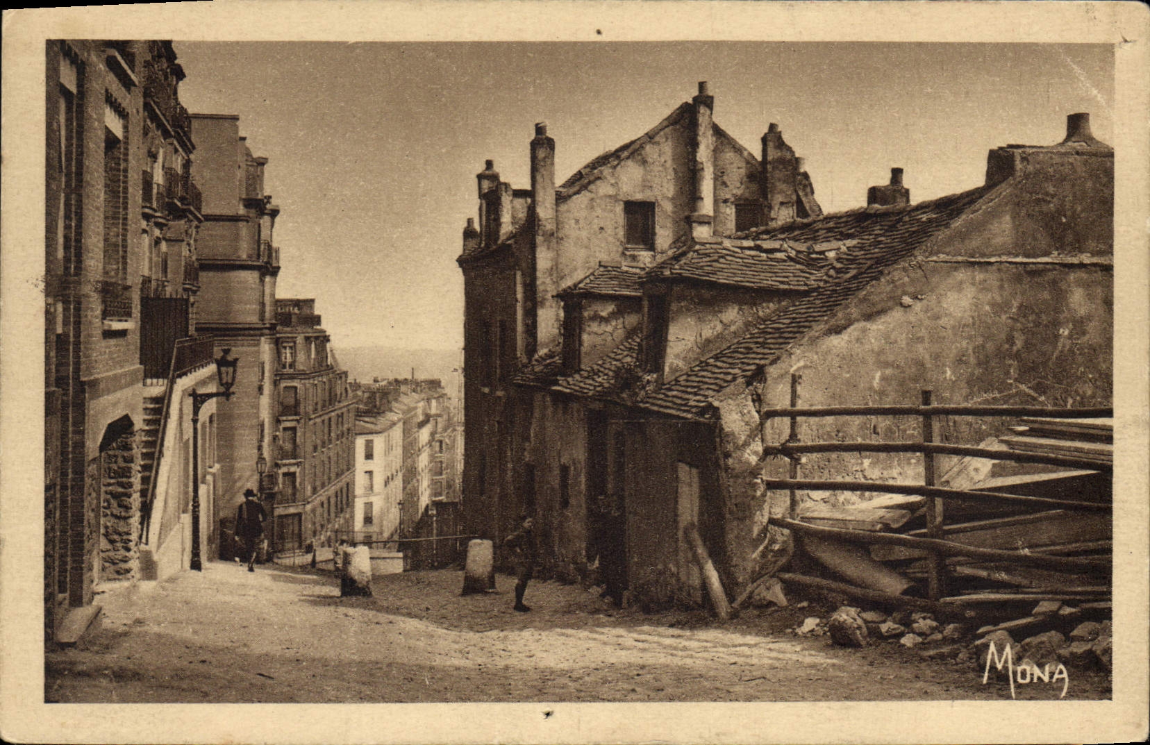 CPA Paris Montmartre La rue du Mont Cenis et la Maison de Mimi Pinson a droite