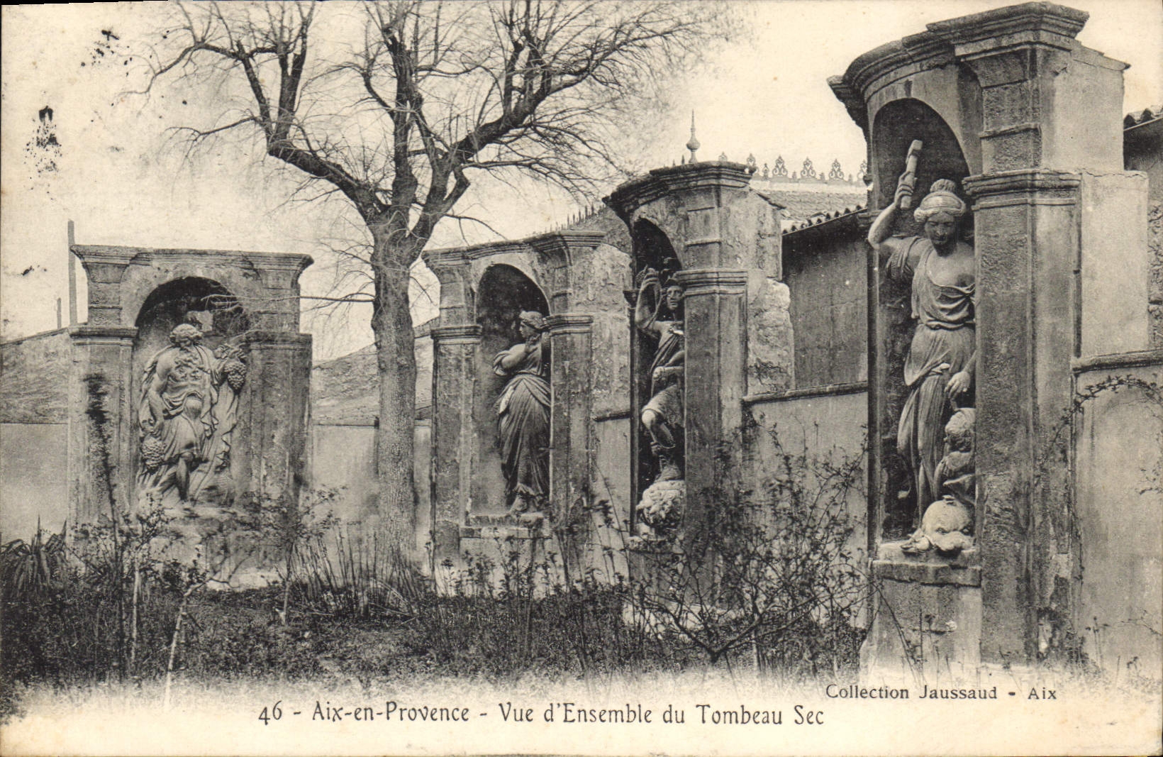 CPA Aix en Provence Vue d'Ensemble du Tombeau Sec 