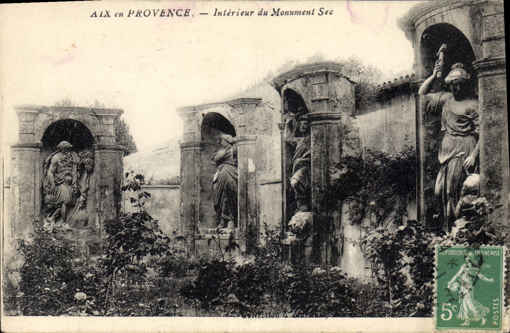 CPA Aix en Provence Interieur du Monument Sec 