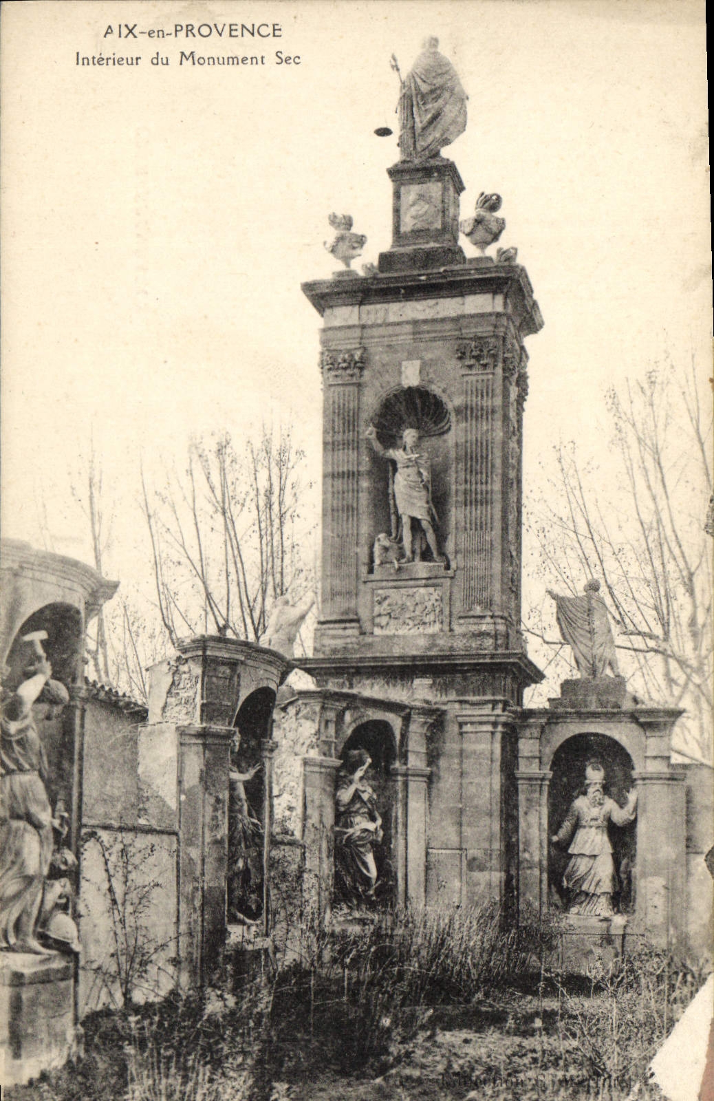 CPA Aix en Provence Interieur du Monument Sec