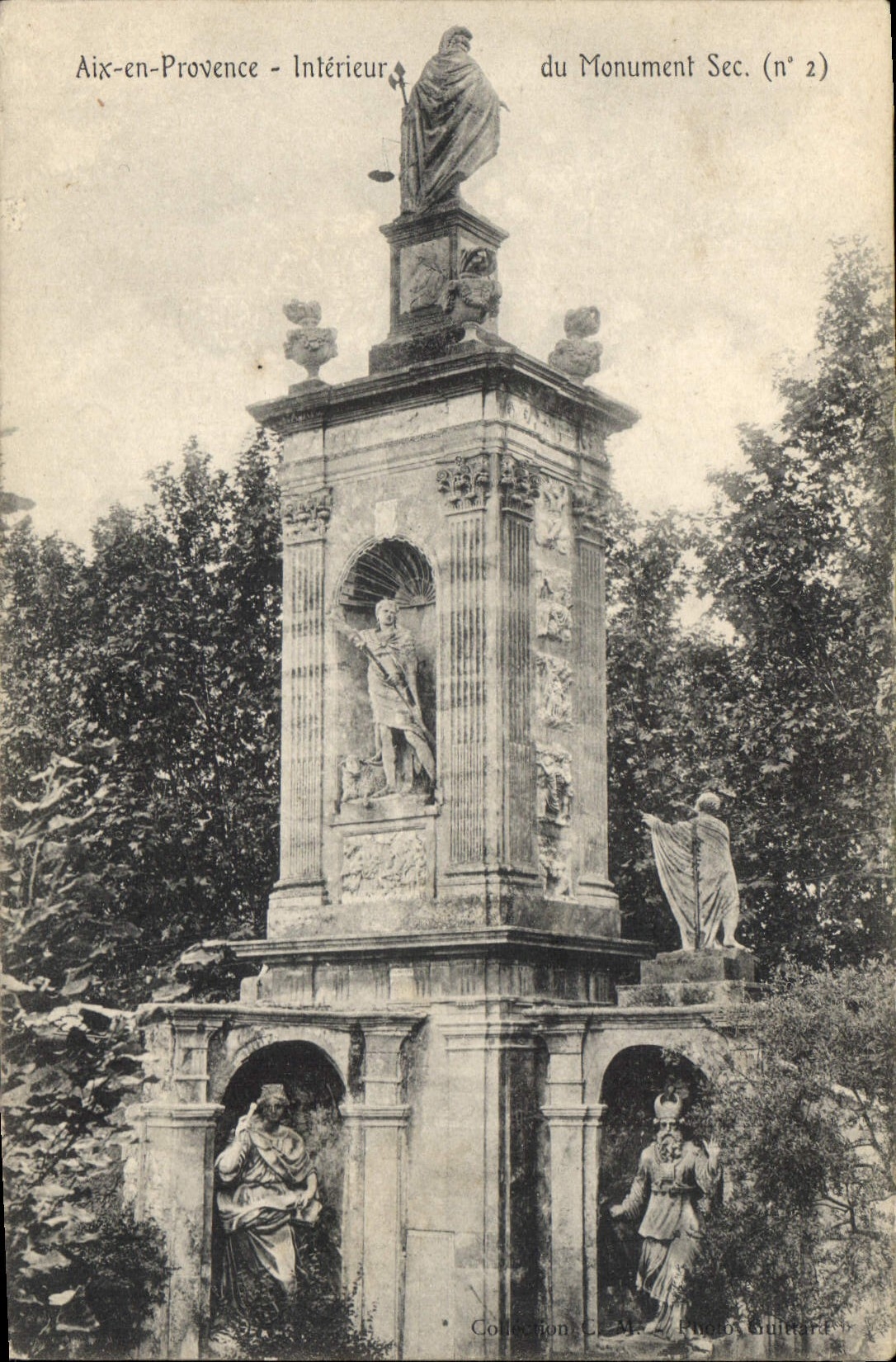 CPA Aix en Provence Interieur du Monument Sec 