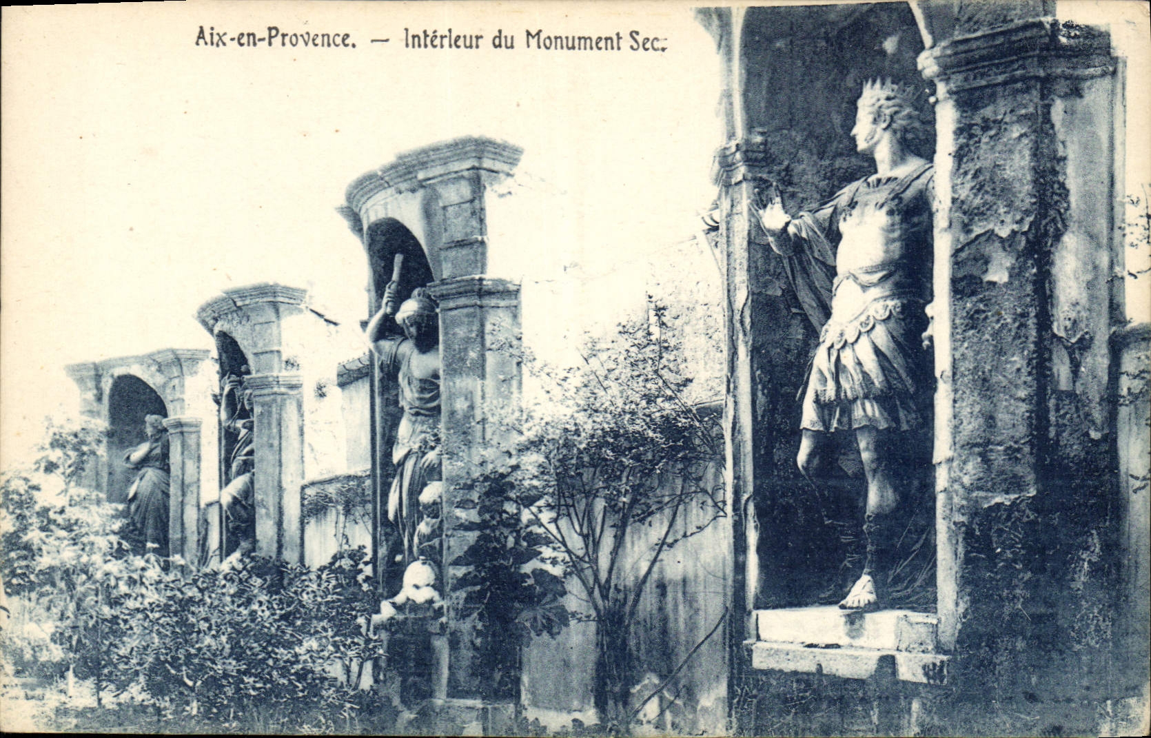 CPA Aix en Provence Interieur du Monument Sec 