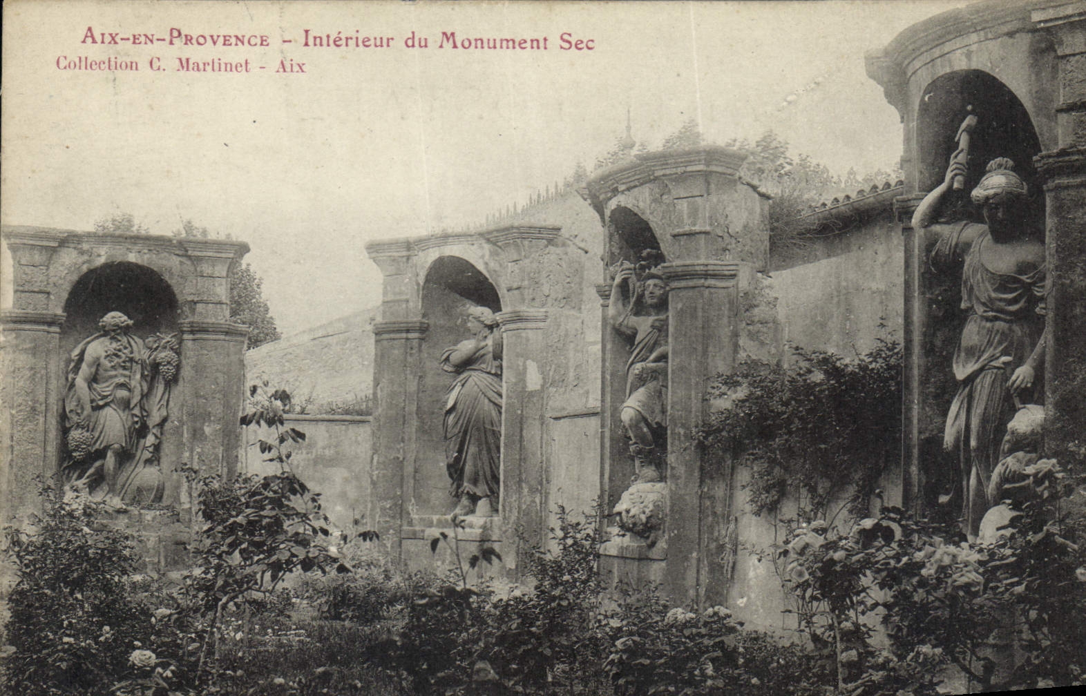 CPA Aix en Provence Interieur du Monument Sec 