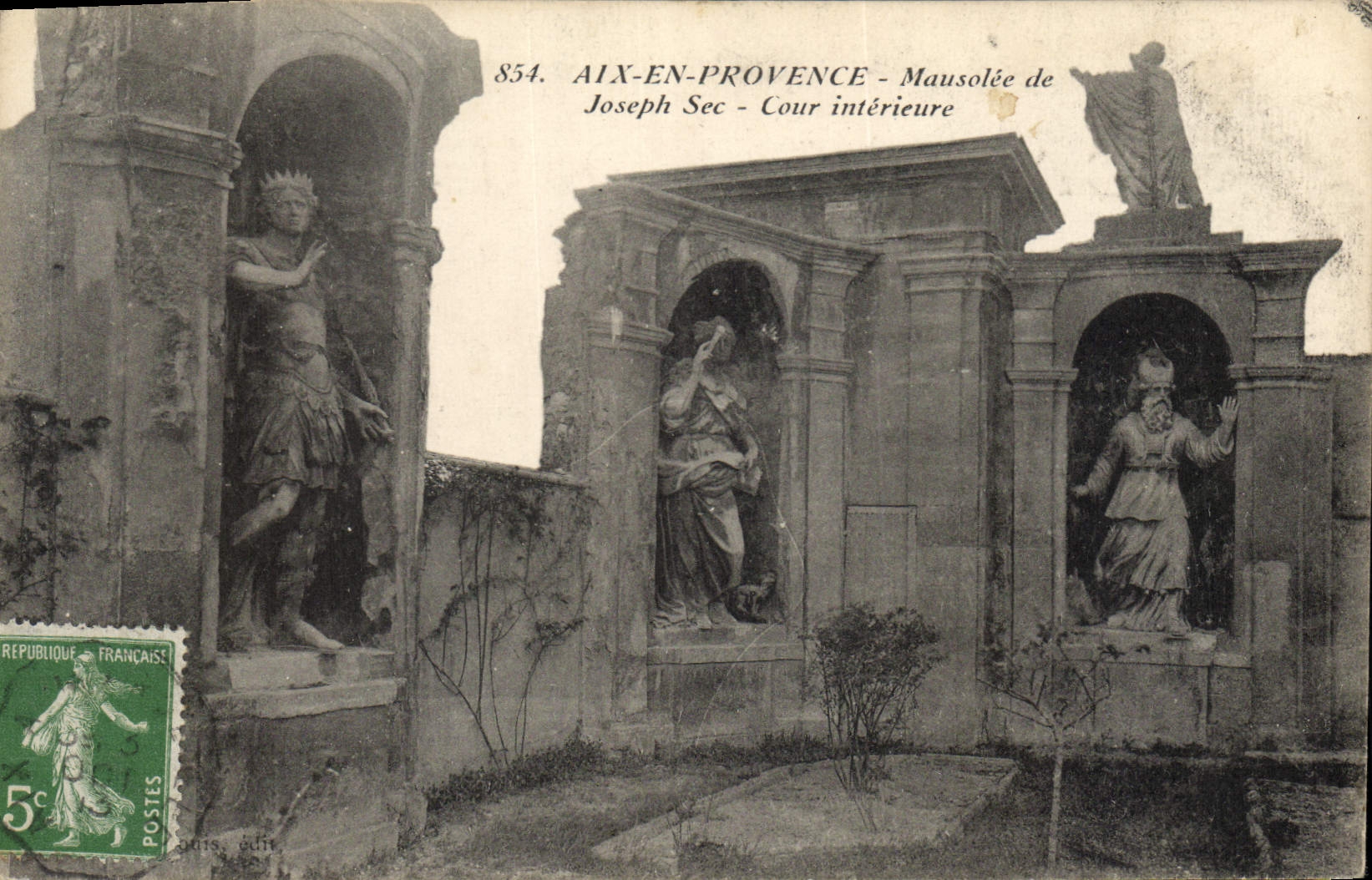 CPA Aix en Provence Mausolee de Joseph Sec Cour interieure 