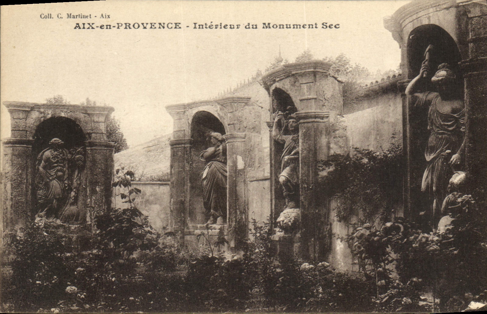 CPA Aix en Provence Interieur du Monument Sec 