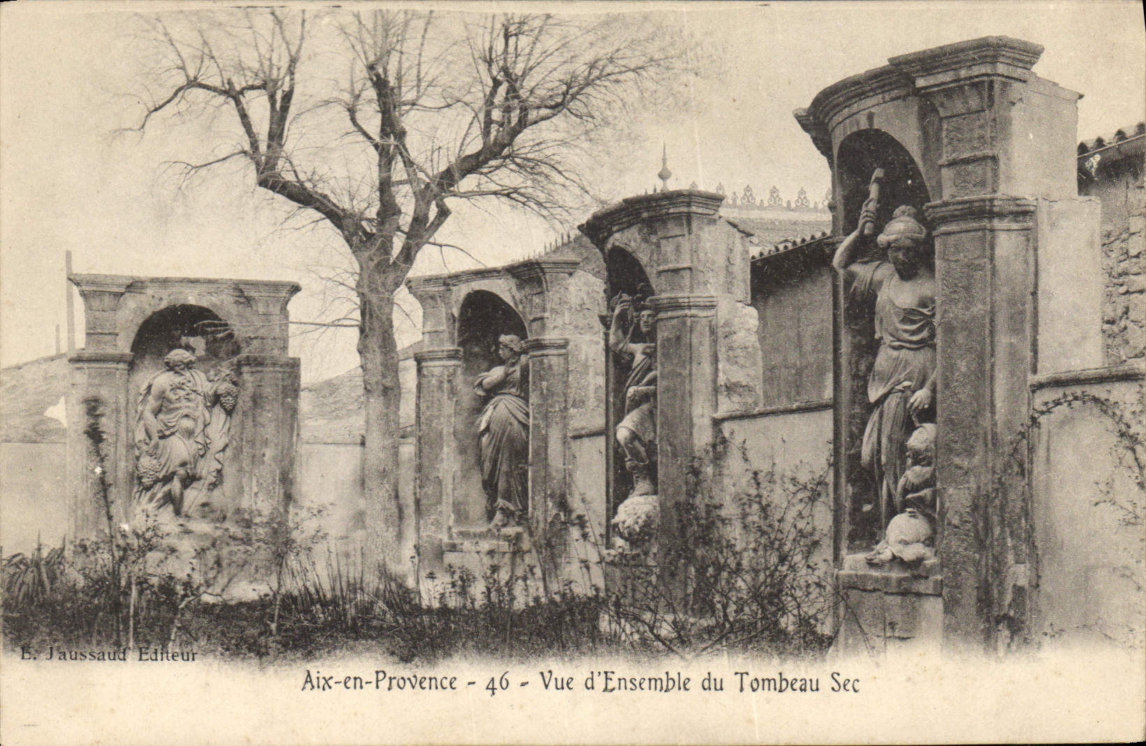 CPA Aix en Provence Vue d'Ensemble du Tombeau Sec 