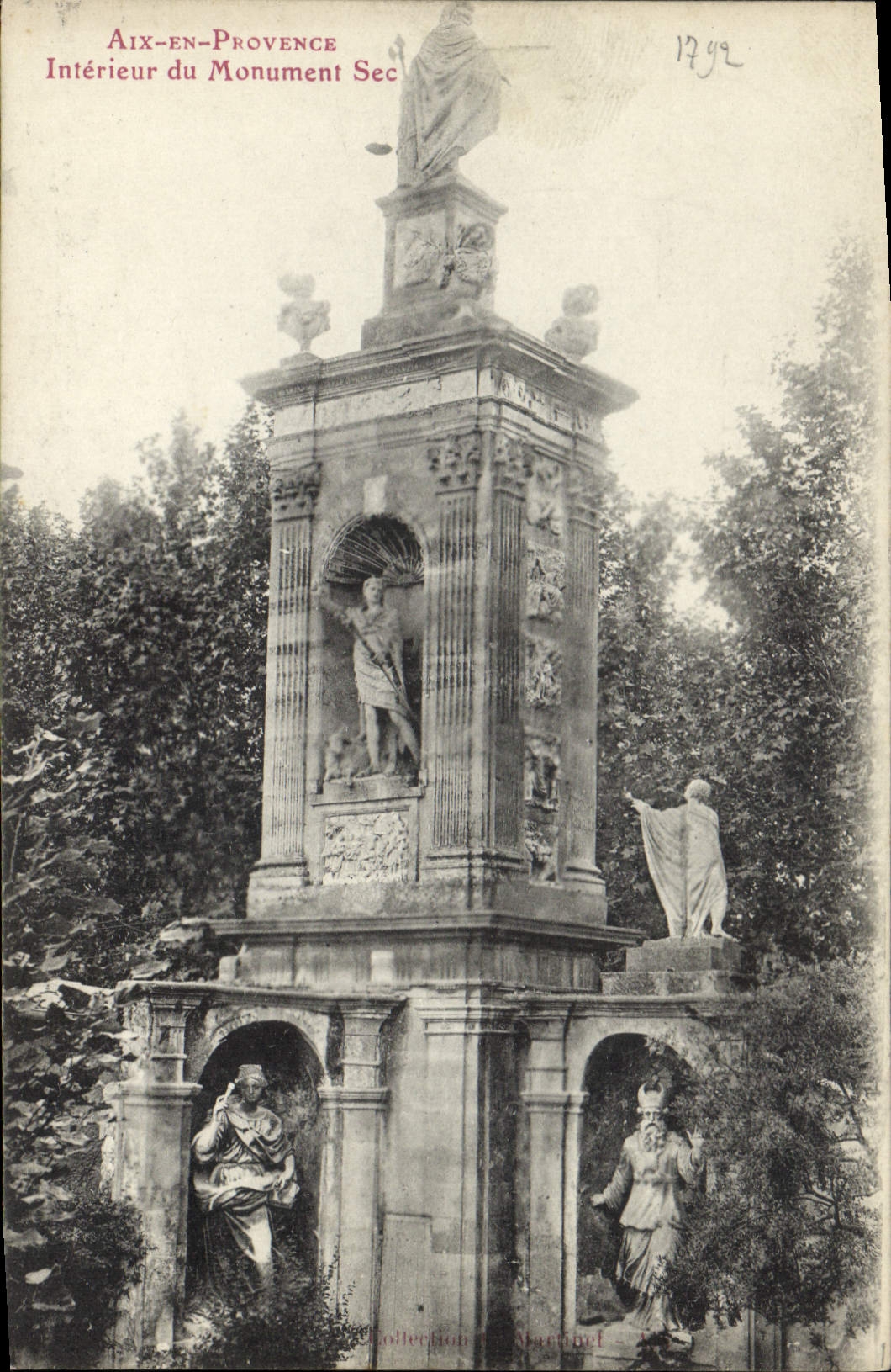 CPA Aix en Provence Interieur du Monument Sec 