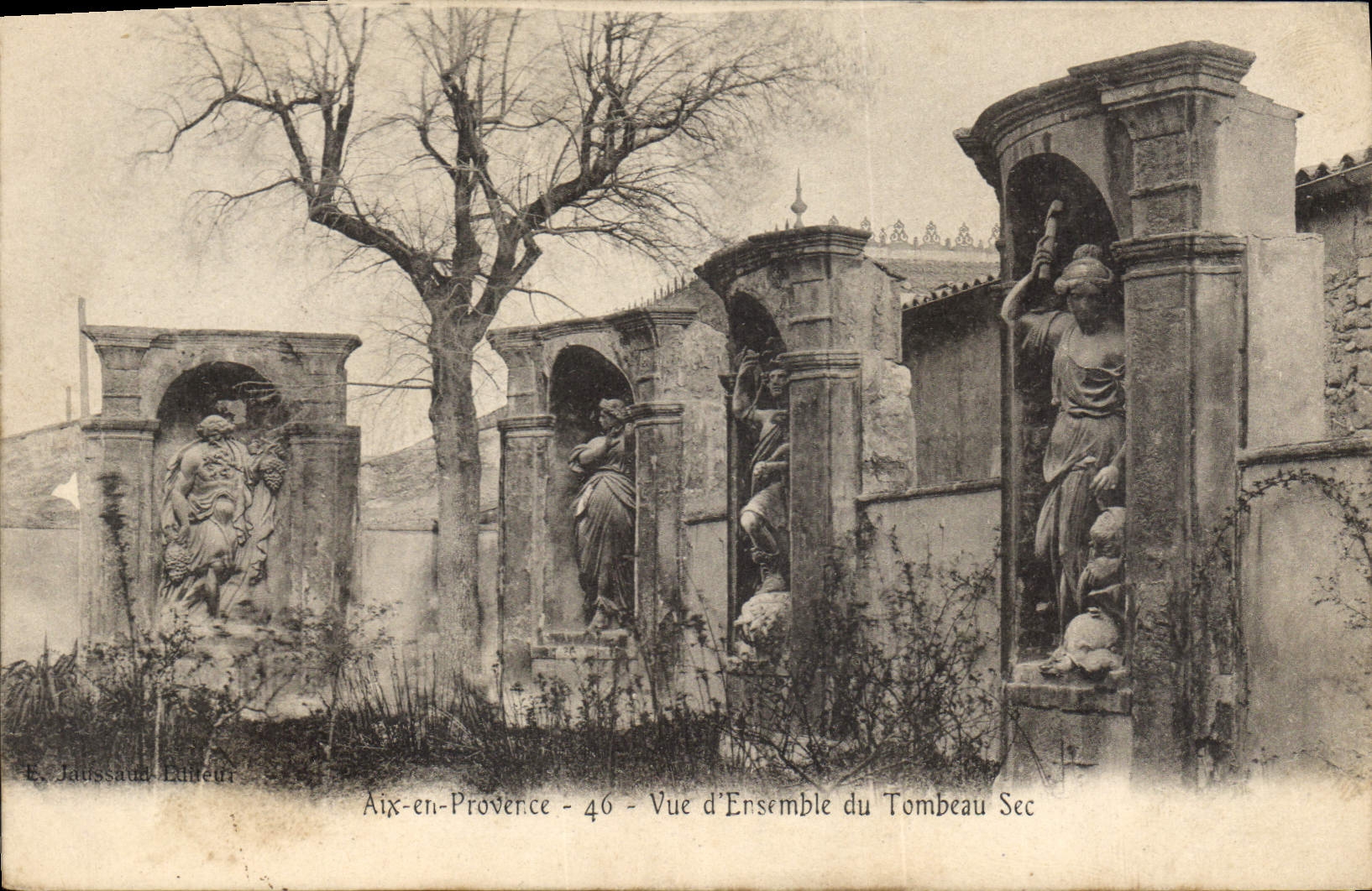 CPA Aix en Provence Vue d'Ensemble du Tombeau Sec 