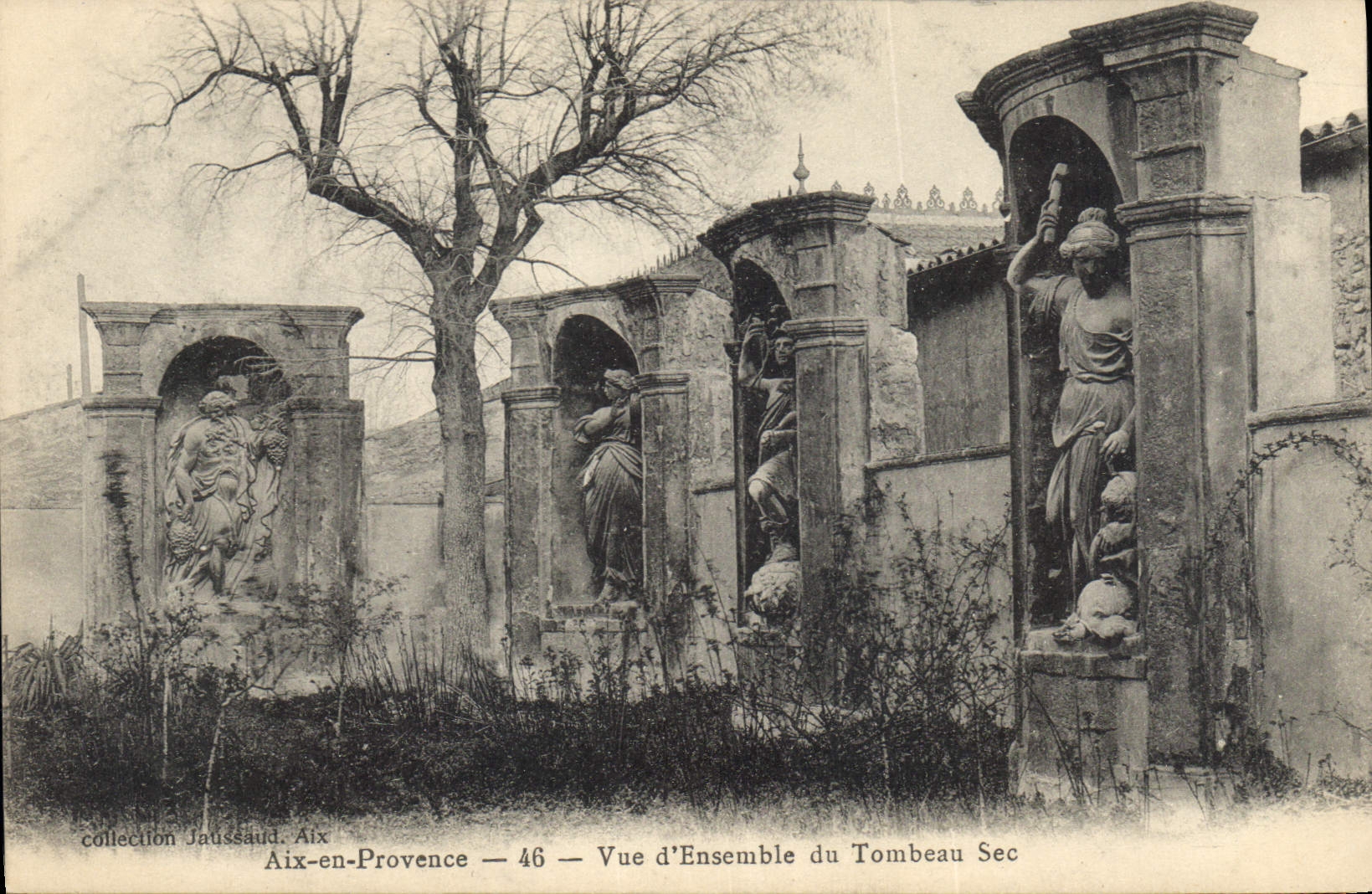 CPA Aix en Provence Vue d'Ensemble du Tombeau Sec 