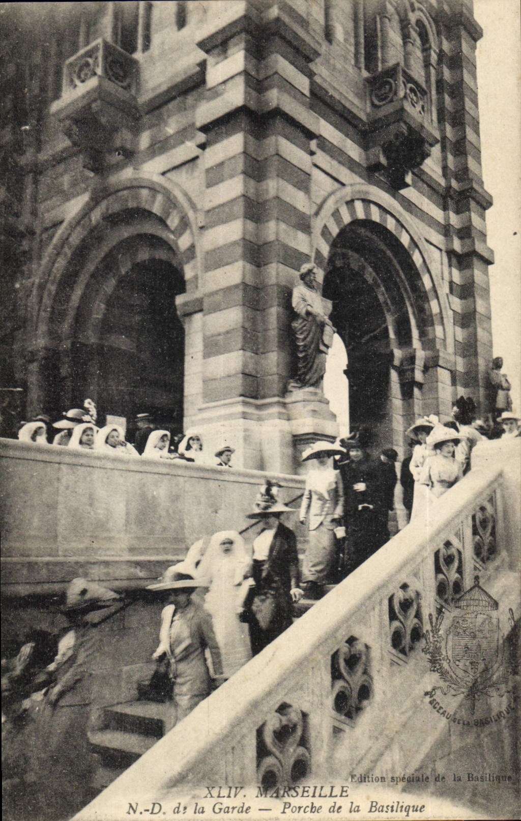 CPA Marseille ND de la Garde Porche de la Basilique 