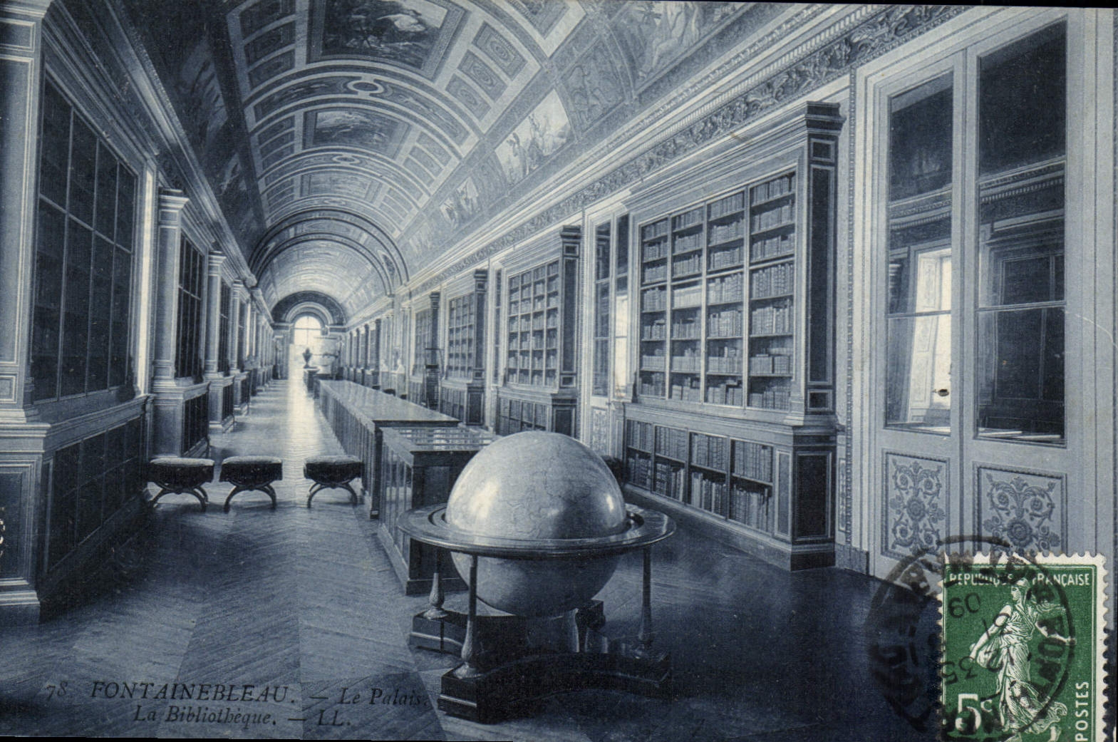 CPA Fontainebleau Le Palais de Bibliotheque 