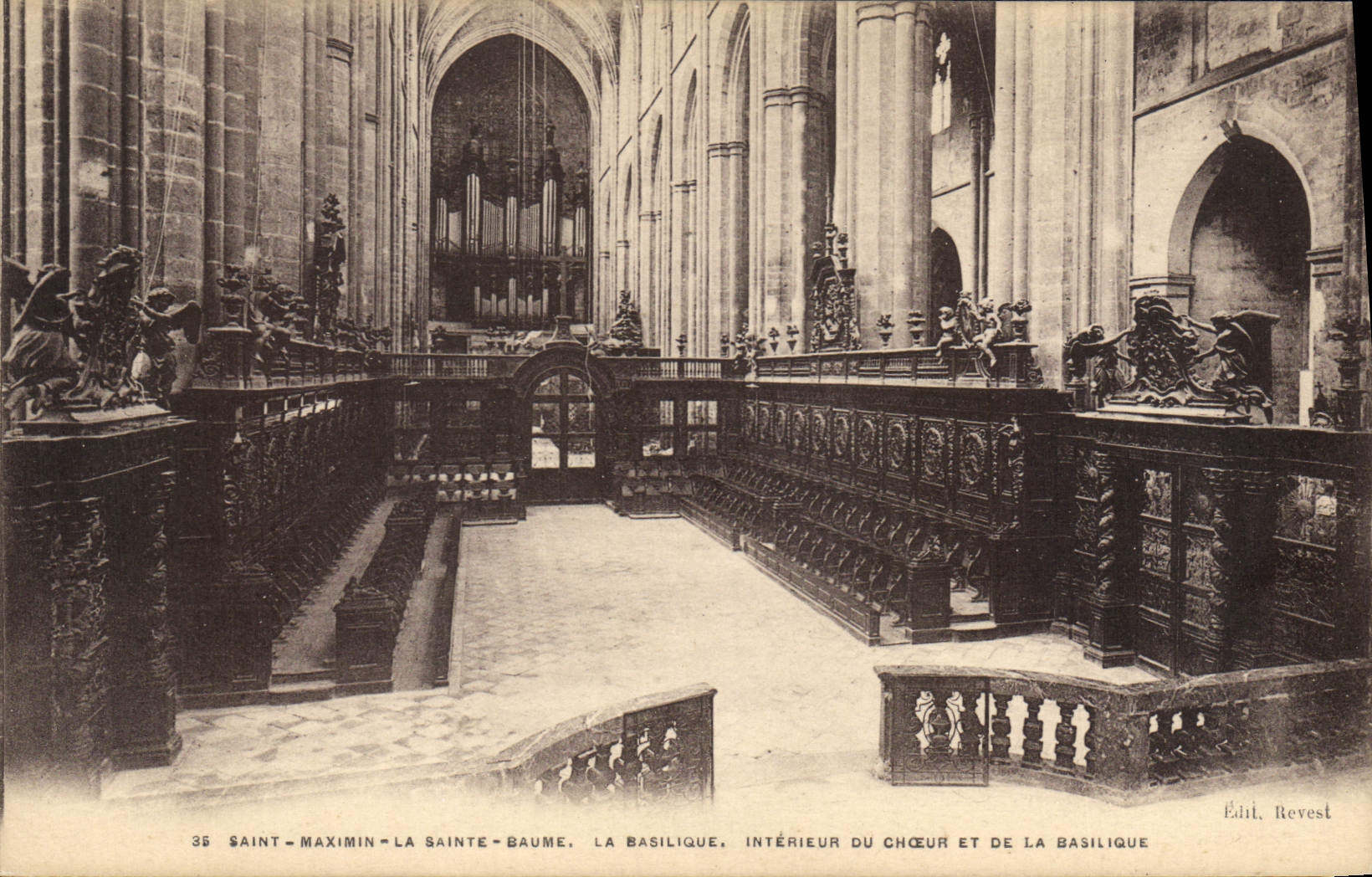 CPA Saint Maximin La Sainte Baume La Basilique Interieur du Choeur et de la Basilique 
