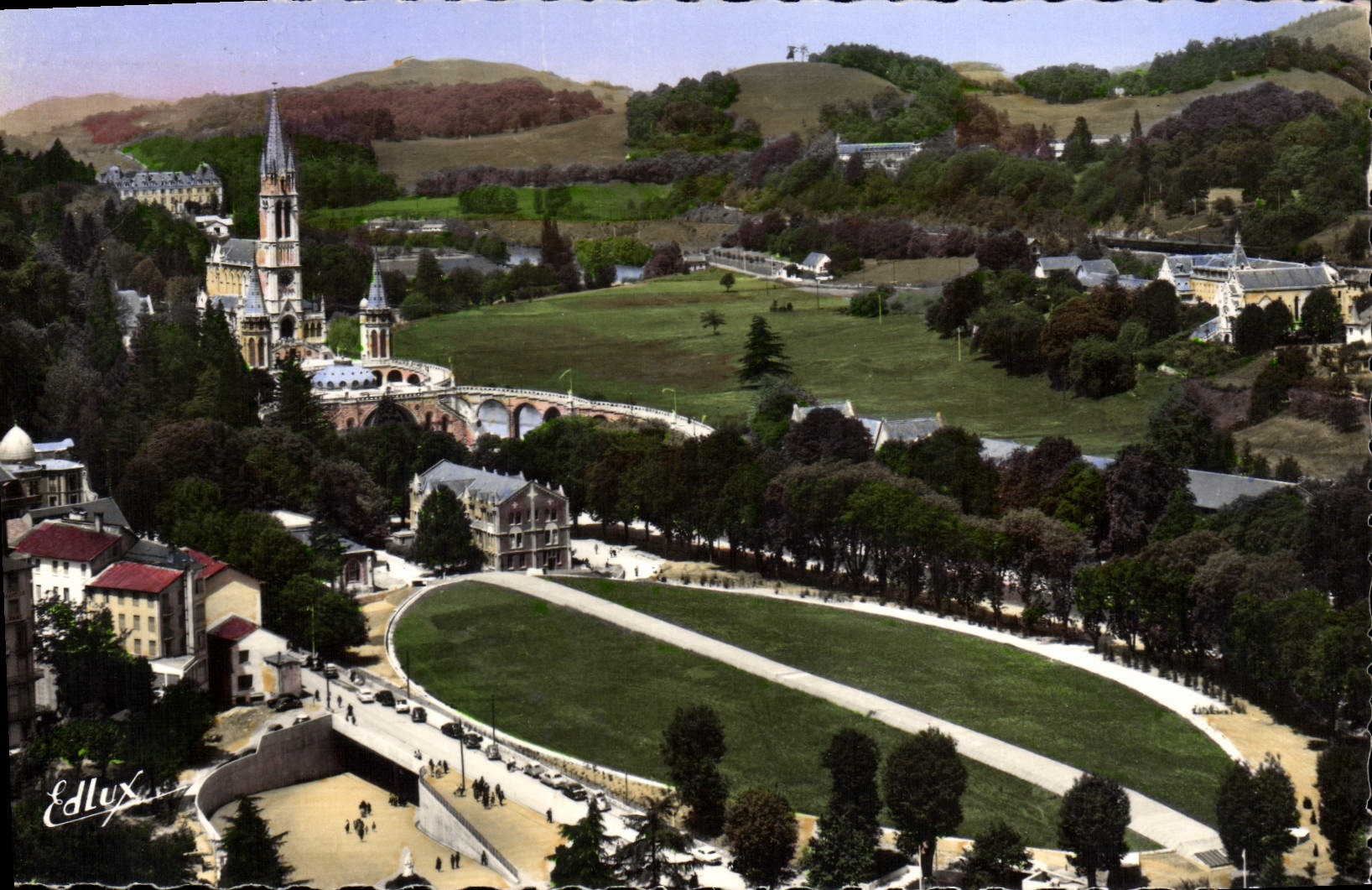 CPA Lourdes La Basilique 