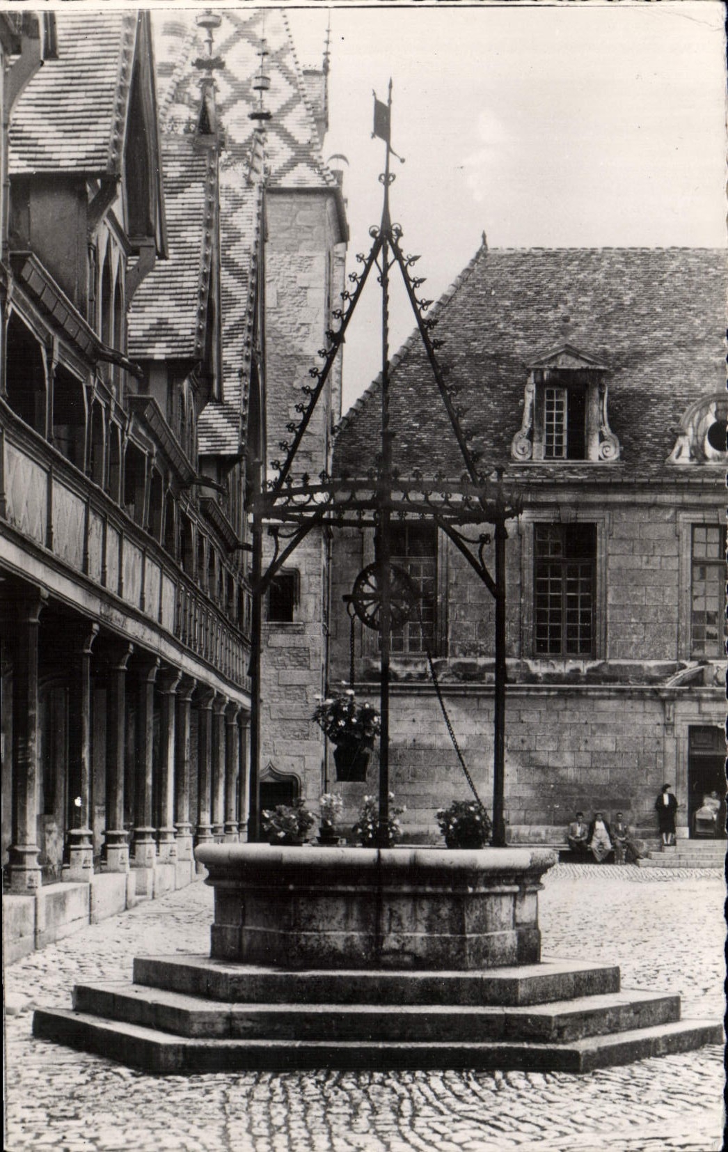 CPA Beaune Cote d'Or Les puits des Hospices