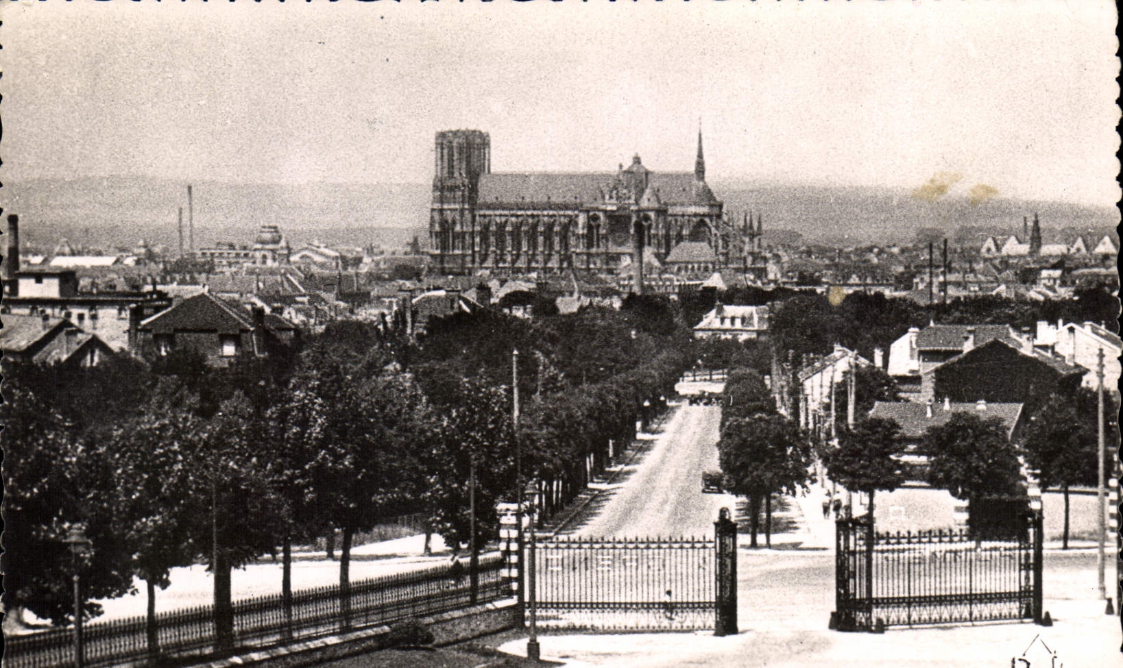 CPA Reims Vue generale prise des caves Pommery 