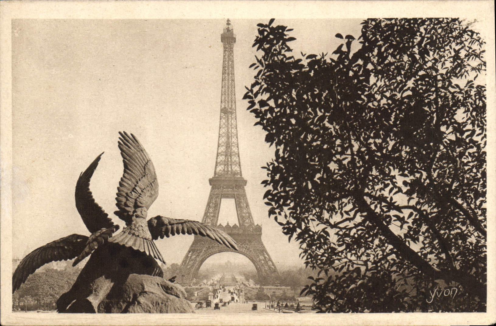 CPA Paris La Tour Eiffel Aigle
