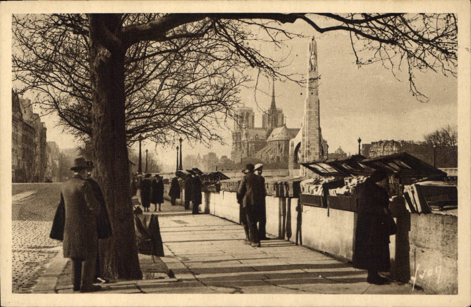 CPA Paris Le Quai de la Tournelle vers Notre Dame 