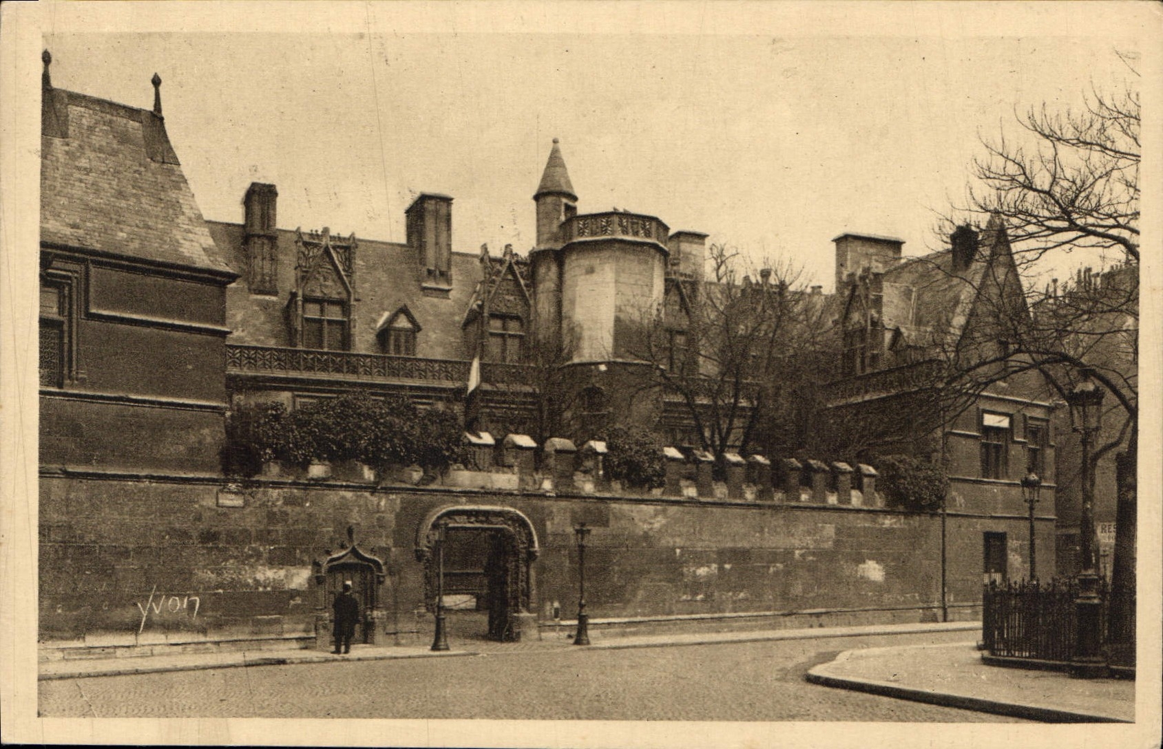 CPA Paris Le Musee de Cluny 
