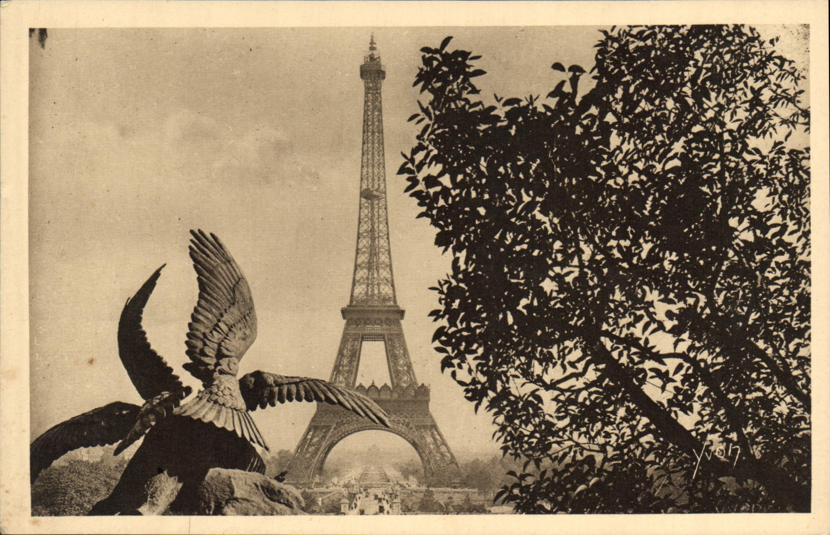 CPA Paris La Tour Eiffel Aigle
