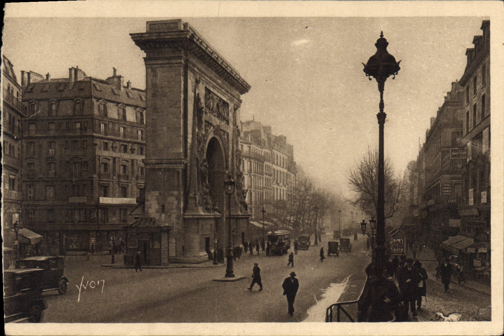 CPA Paris La Porte Saint Denis et les Grands Boulevards