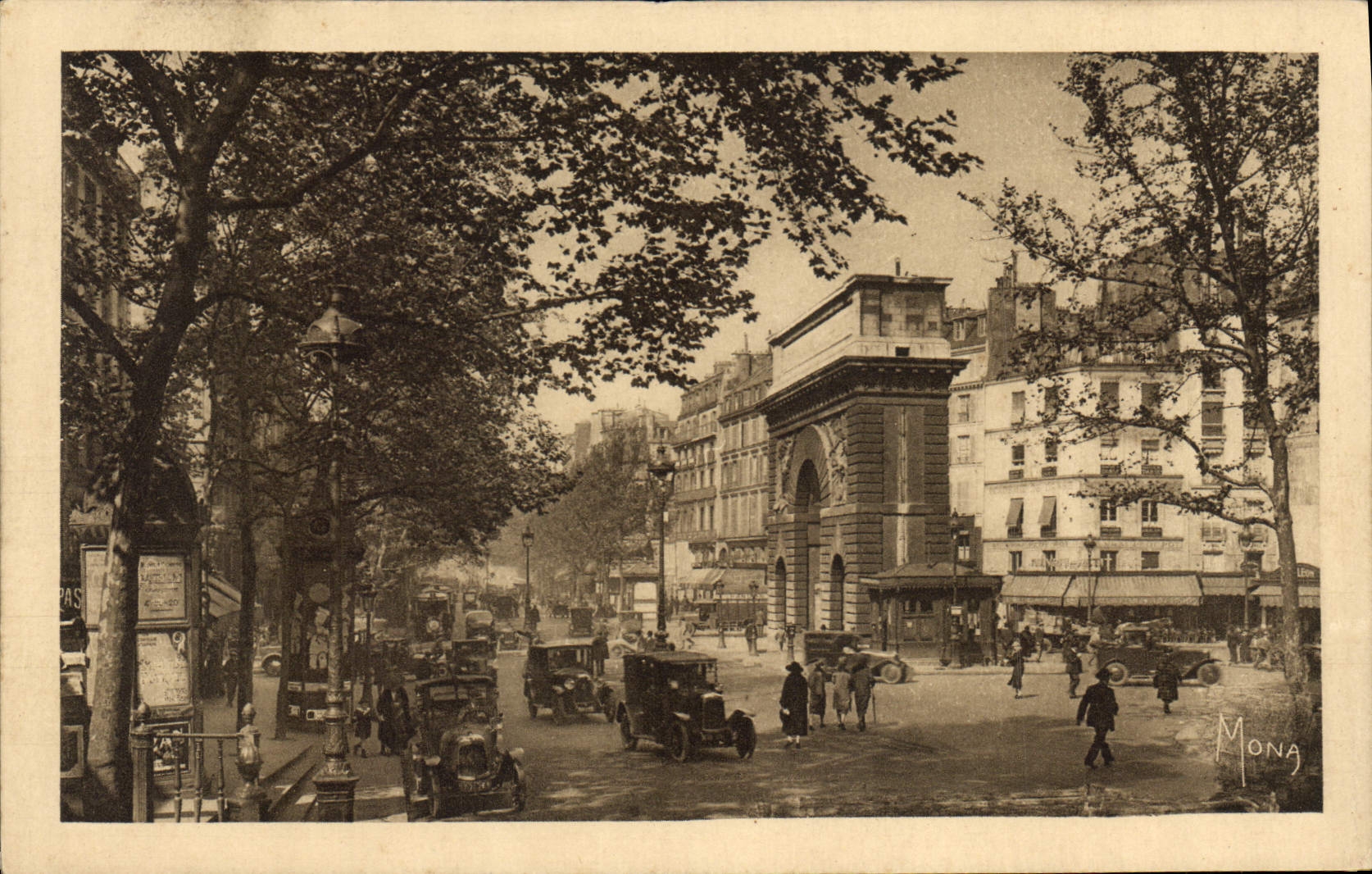 CPA Paris La Porte Saint Martin sur les Grands Boulevards 