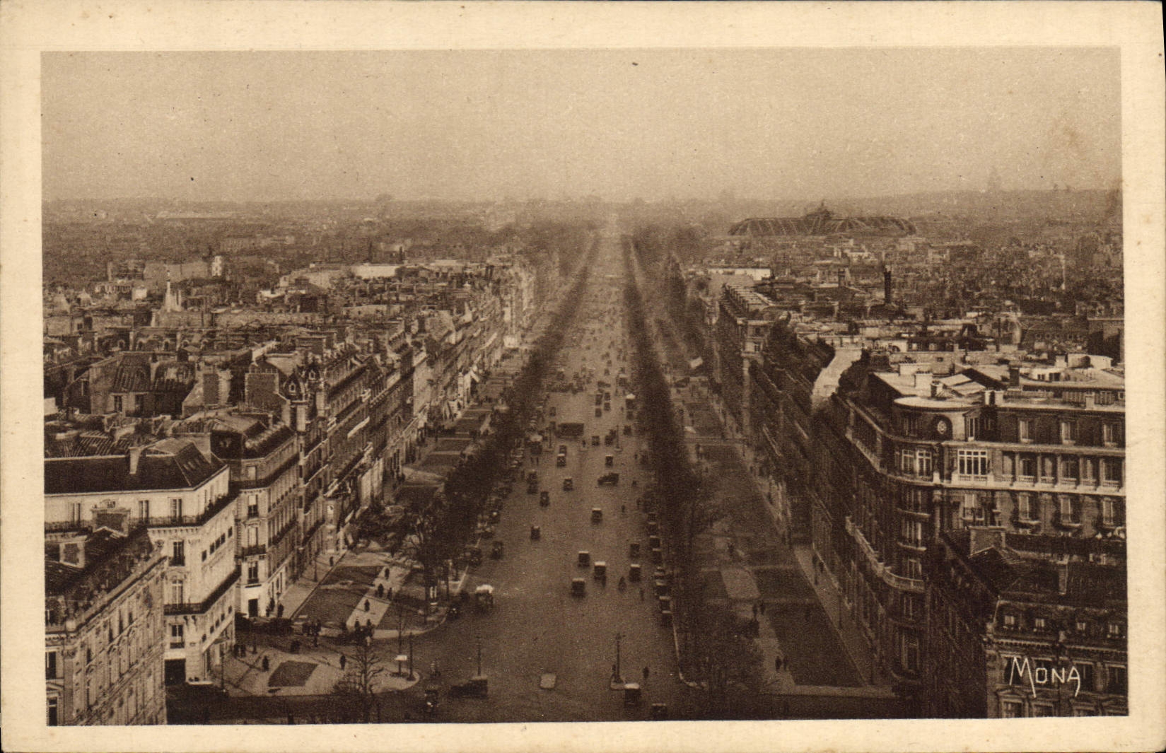 CPA Paris L'Avenue des Champs Elysees 