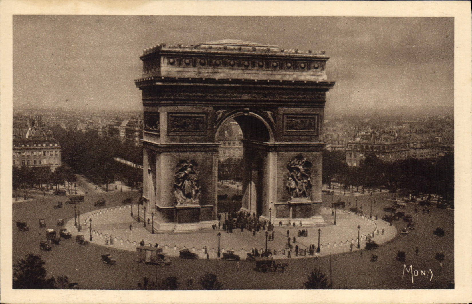 CPA Paris Le Place de l'Etoile et l'Arc de Triomphe 