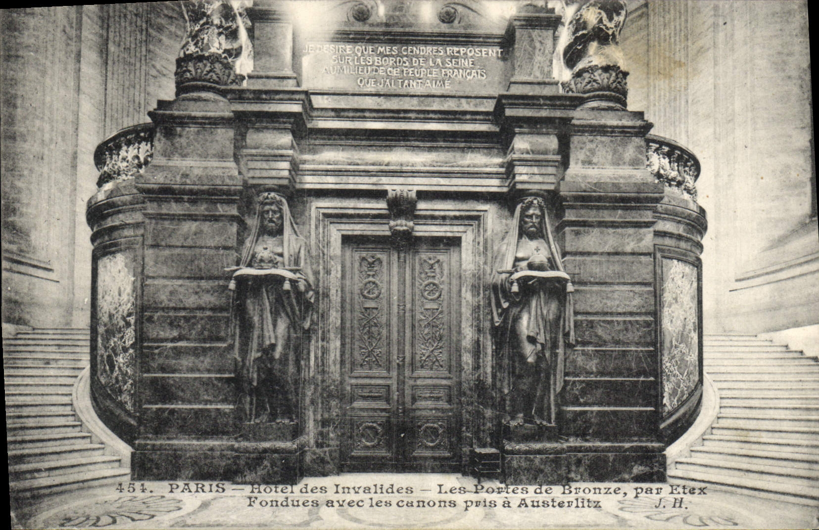 CPA Paris Hotel des Invalides les Portes de Bronze par Etex Fondues avec les Canons pris a Austerlit