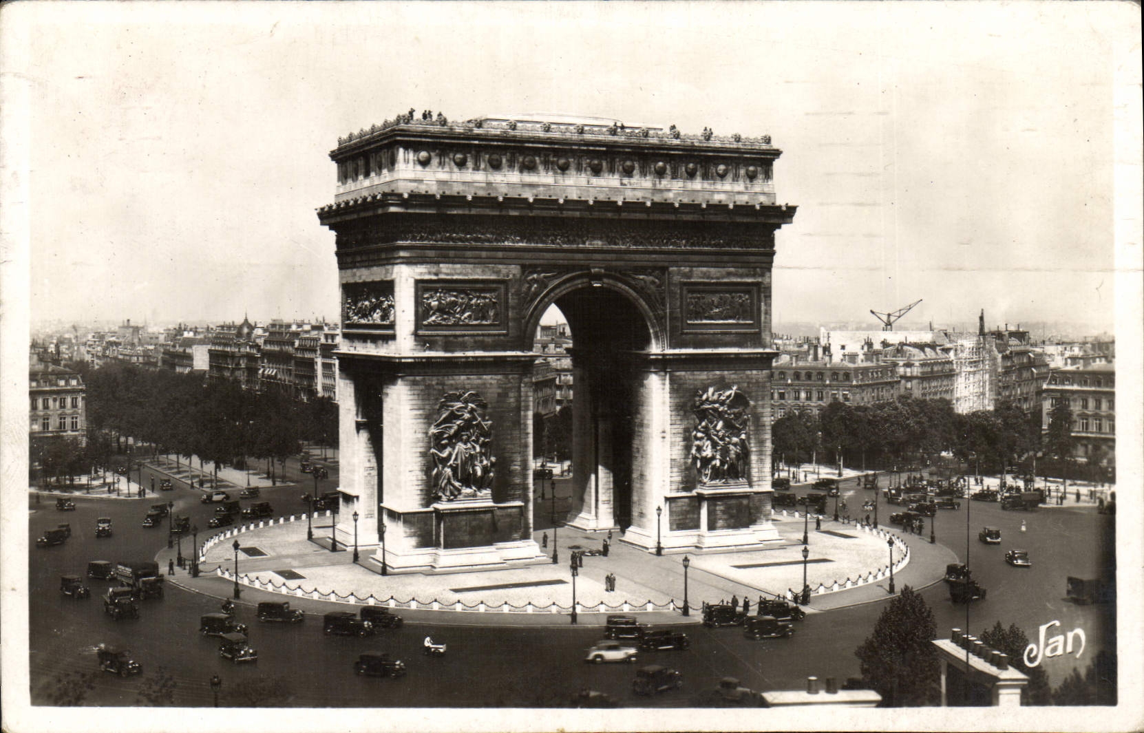 CPA Paris la Place de Etoile et l'Arc de Triomphe