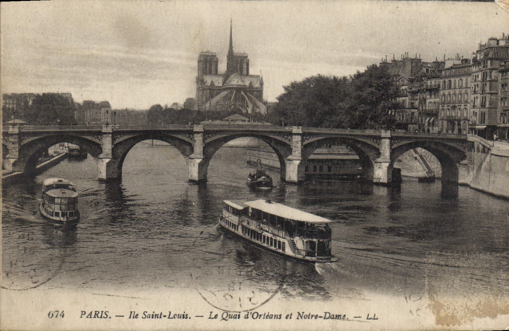 CPA Paris Ile Saint Louis le Quai d'Orleans et Notre Dame 