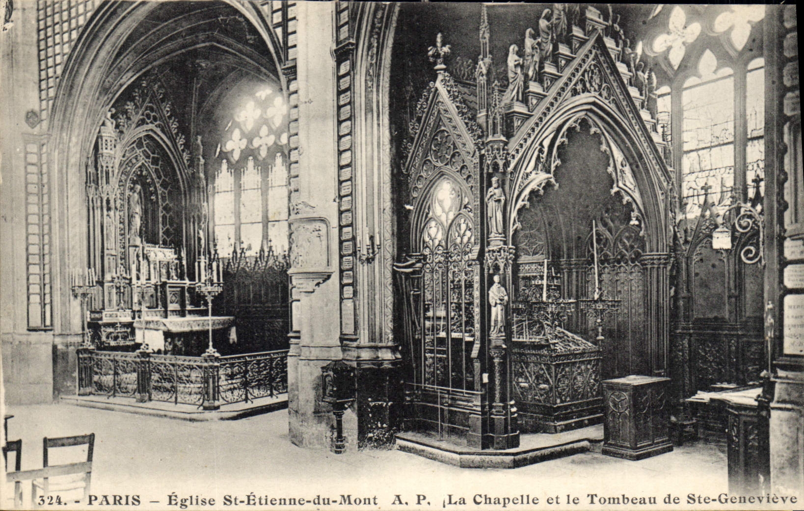 CPA Paris Eglise St Etienne du Mont la Chapelle et le Tombeau de Ste Genevieve