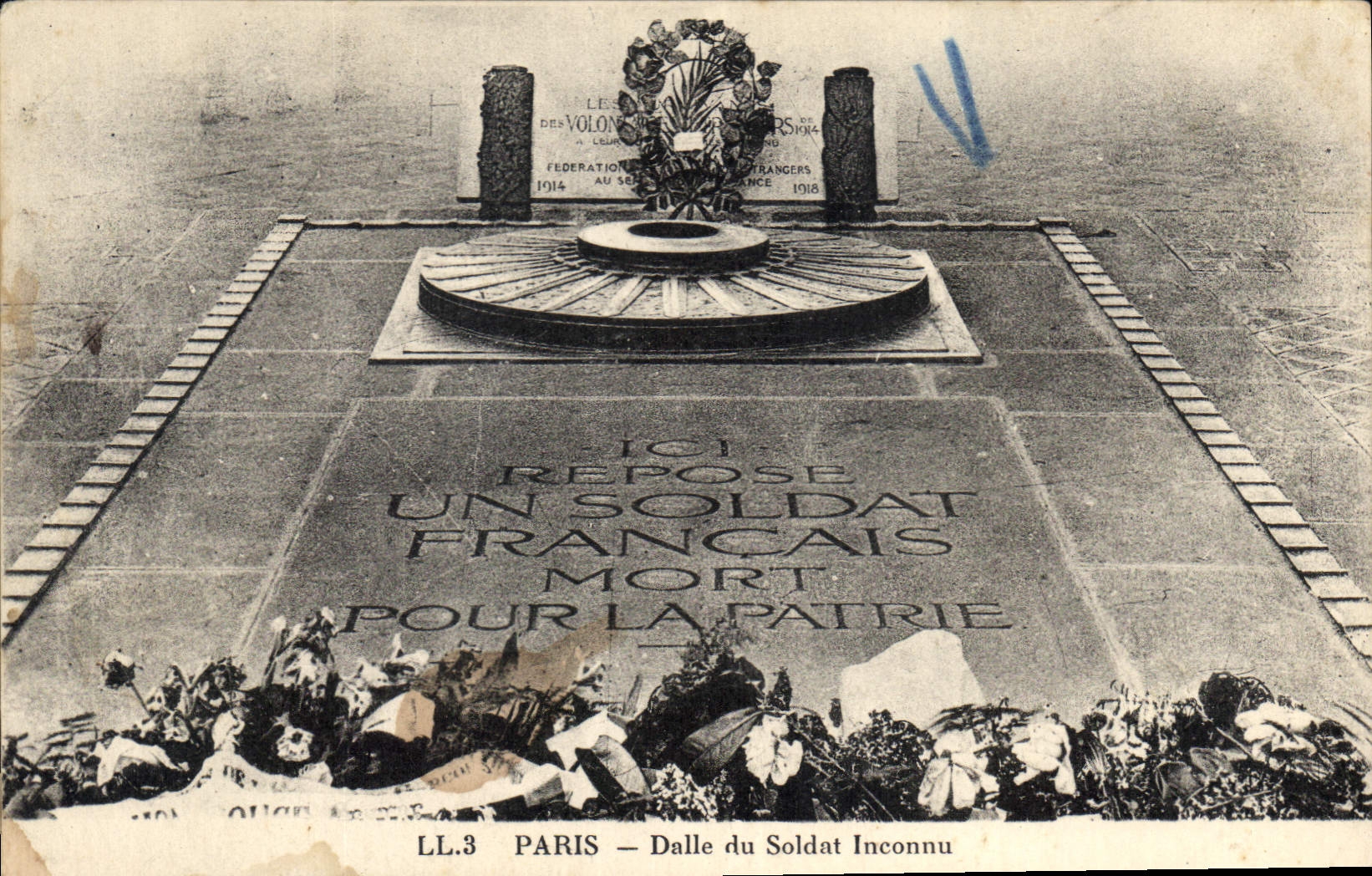 CPA Paris Dalle du Soldat Inconnu 