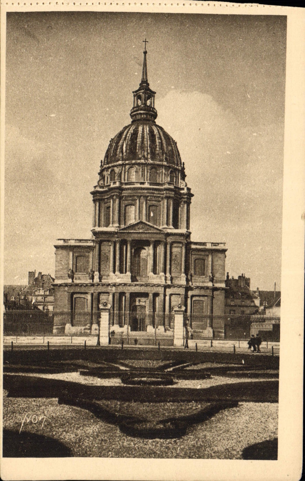 CPA Paris en flanant les Invalides 