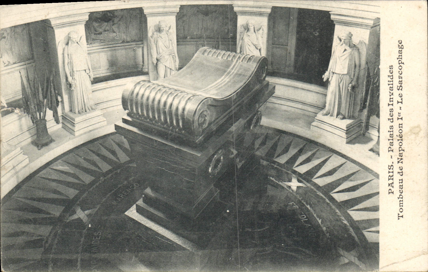 CPA Paris Palais des Invalides Tombeau de Napoleon Ier le Sarcophage