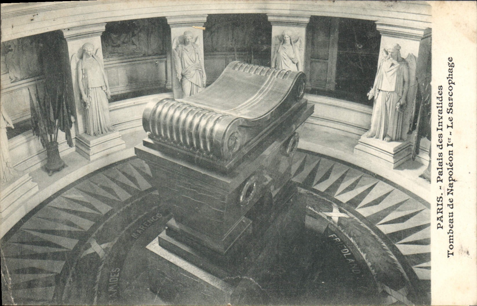 CPA Paris Palais des Invalides Tombeau de Napoleon Ier le Sarcophage