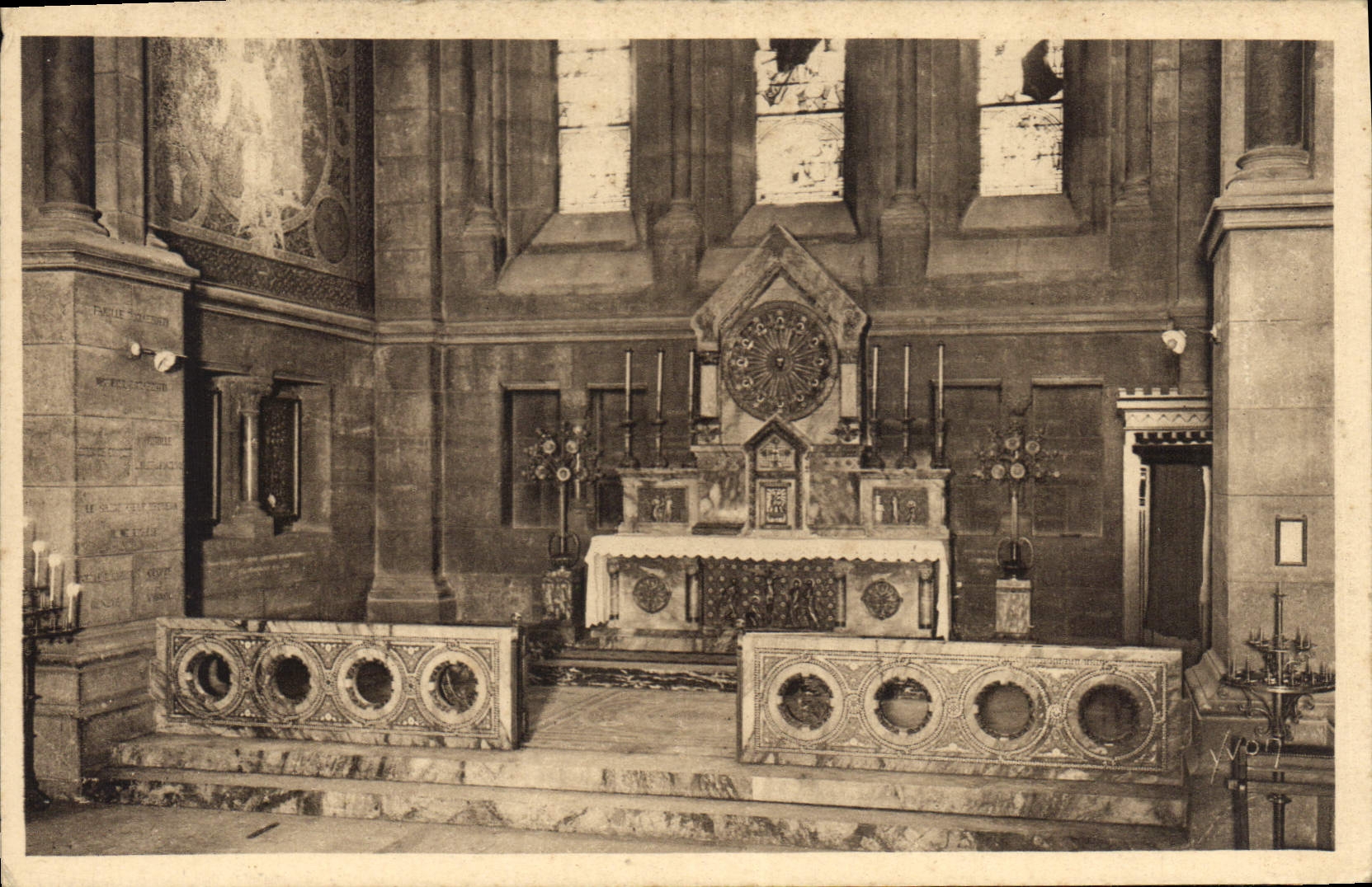CPA Paris Basilique du Sacre Coeur de Montmartre Chapelle de Ste Marguerite Marie 