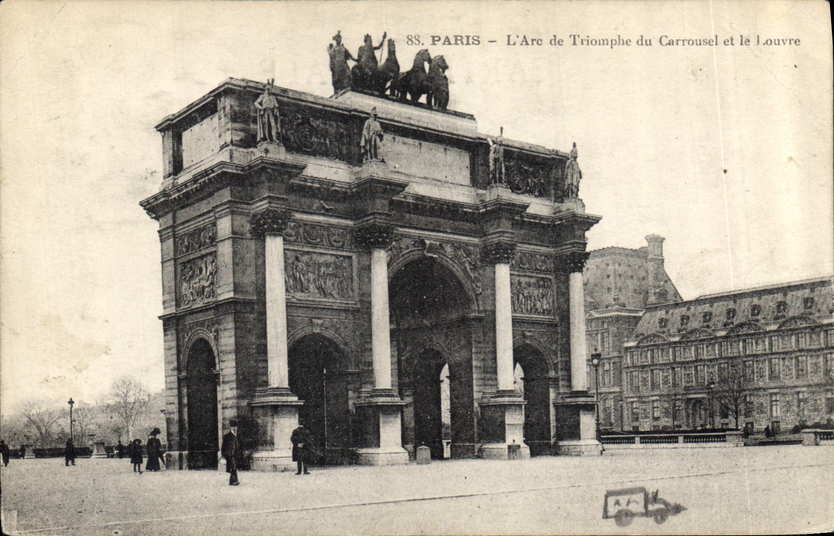 CPA Paris l'Arc de Triomphe du Carrousel et le Louvre 