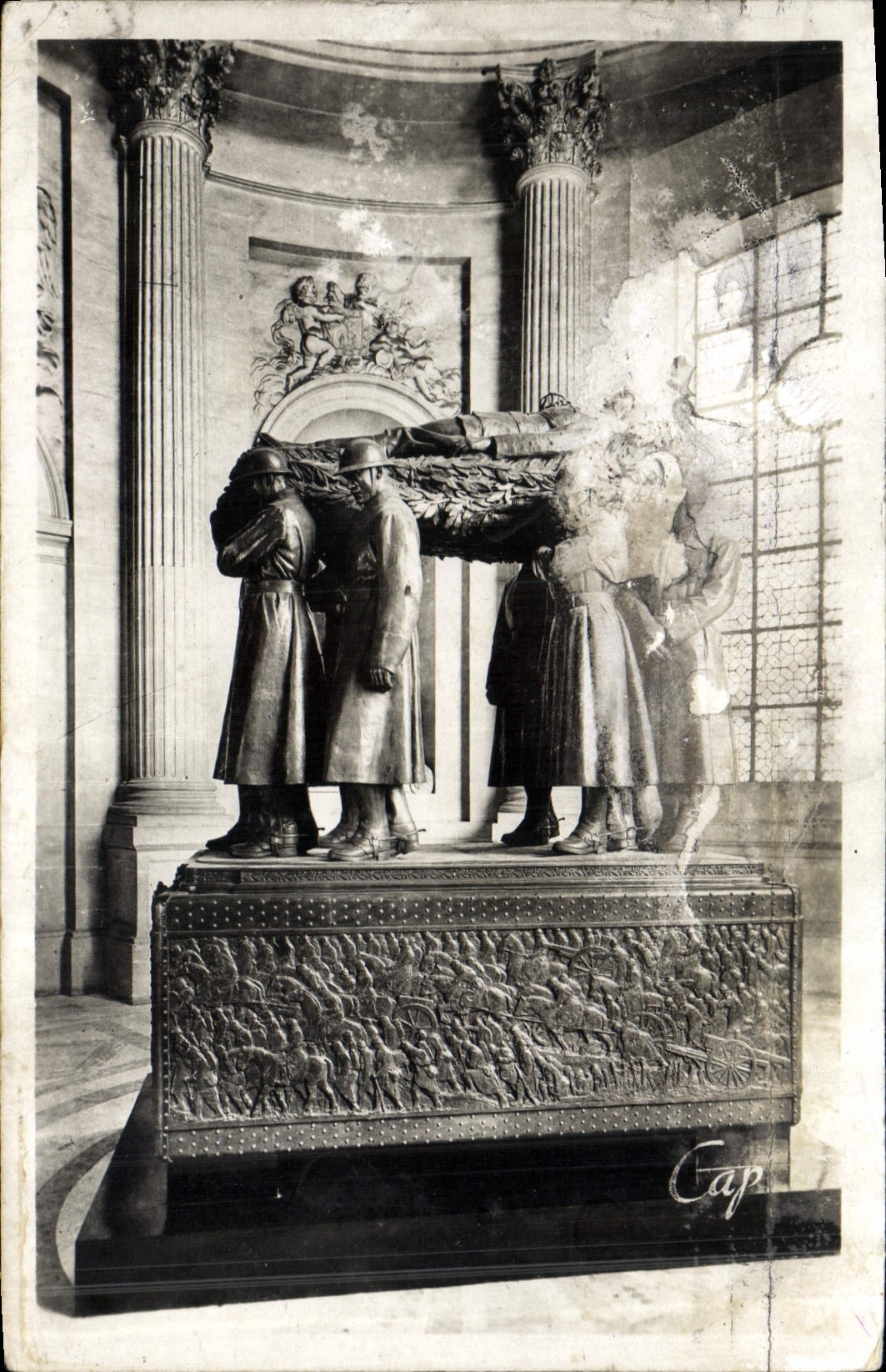 CPA Paris les Invalides Tombeau du Marechal Foch 