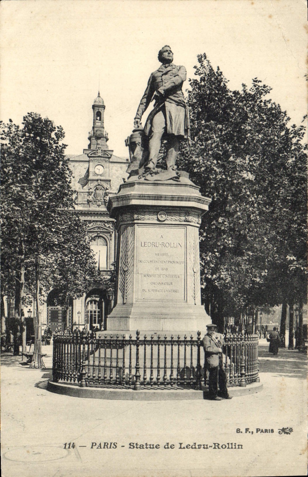 CPA Paris Statue de Ledru Rollin 