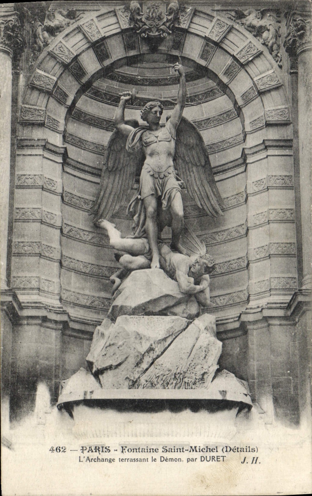 CPA Paris Fontaine Saint Michel Details l'Archange terrassant le Demon par Duret