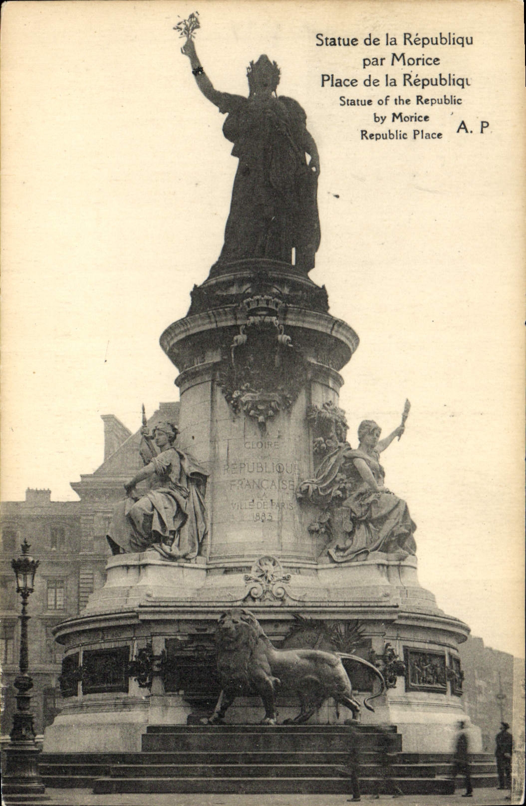 CPA Statue de la Republique par Morice Place de la Republique